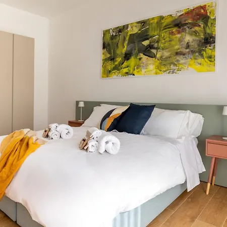 New Elegant 2 Bedroom Apt. Near Parco 2 Giugno * Bari